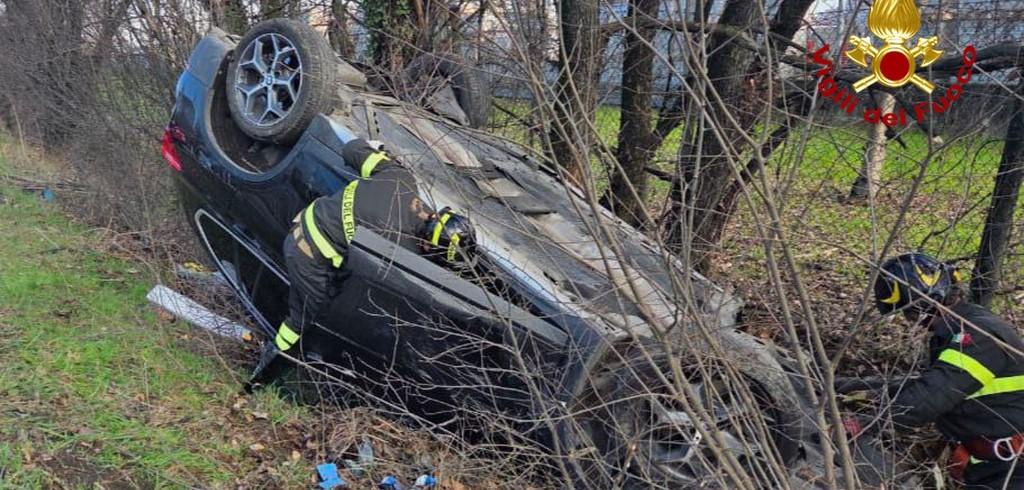 
	Il suv &egrave; finito nel fossato

