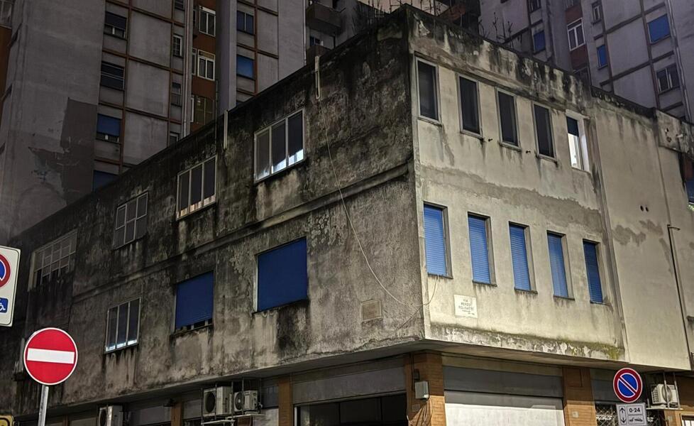 Ferrara, luci accese al Grattacielo dopo lo sgombero