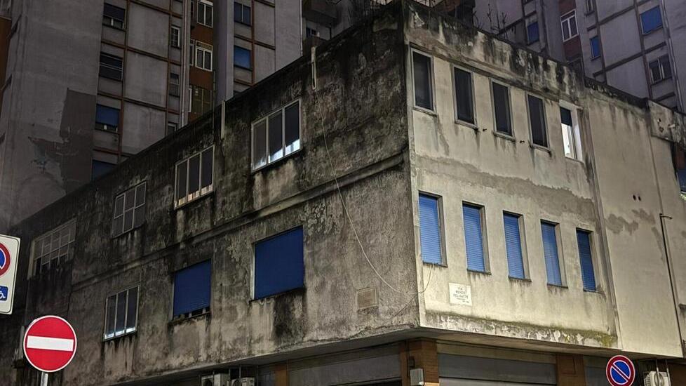 Ferrara, luci accese al Grattacielo dopo lo sgombero