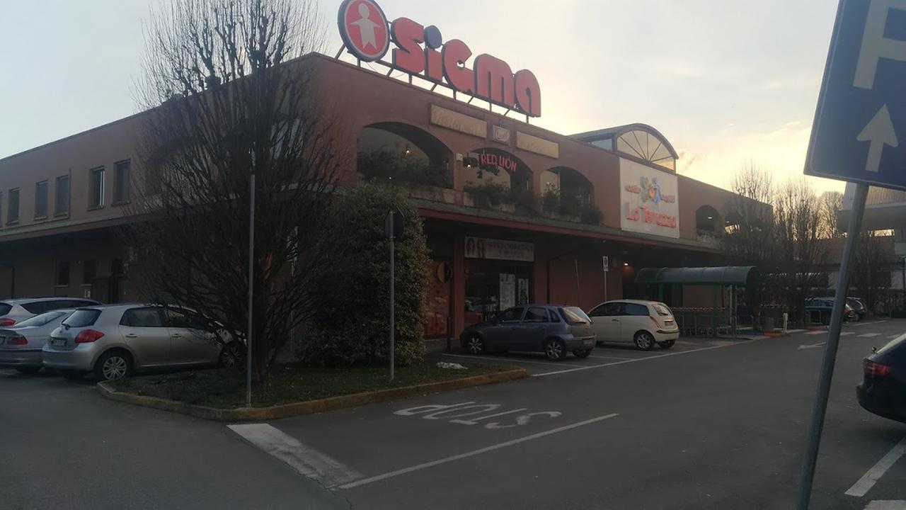 Crisi Realco, stop anche al Sigma Iper di Montecchio. Il sindaco: «Pronti ad aiutare la trattativa»