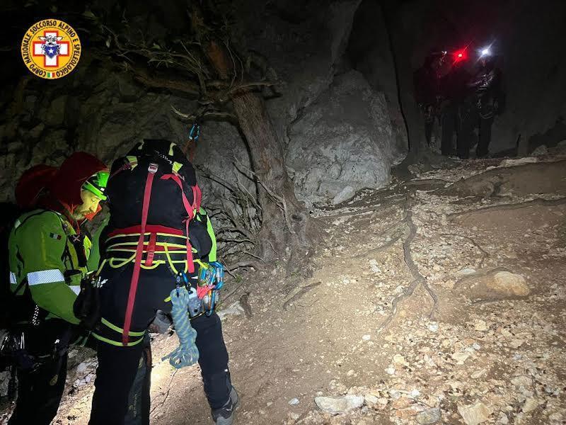 Tre escursionisti in difficoltà tra i monti di Baunei: soccorsi mobilitati