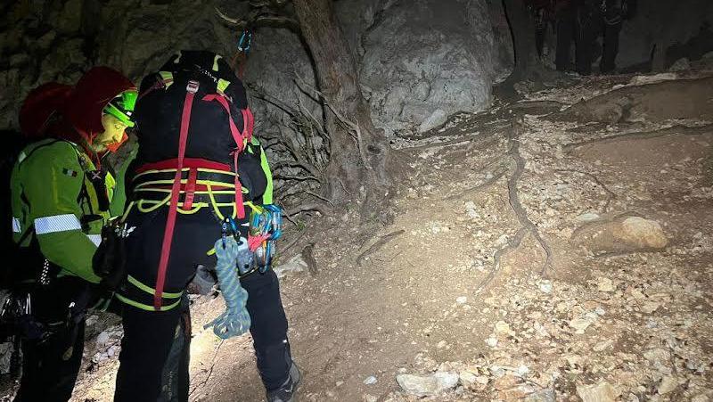 Tre escursionisti in difficoltà tra i monti di Baunei: soccorsi mobilitati