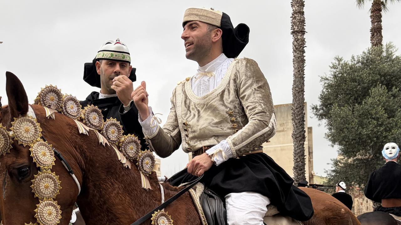 Incidente alla Sartiglia di Oristano, in ospedale il cavaliere caduto alle pariglie – ecco come sta