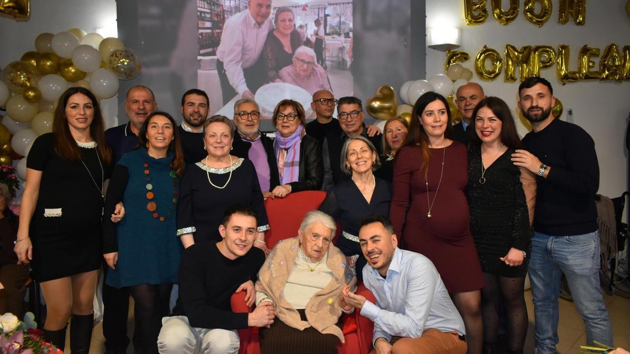 Grande festa in paese per la neo centenaria tzia Maria