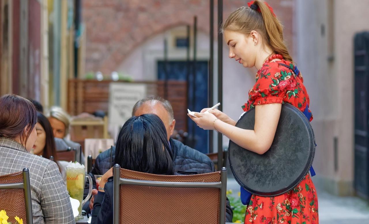 
	La ristorazione &egrave; il settore con pi&ugrave; dipendenti al lavoro la domenica

