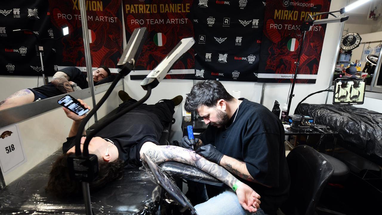 Tatuaggi pericolosi? L'effetto sul sistema immunitario e i rischi: ecco lo studio