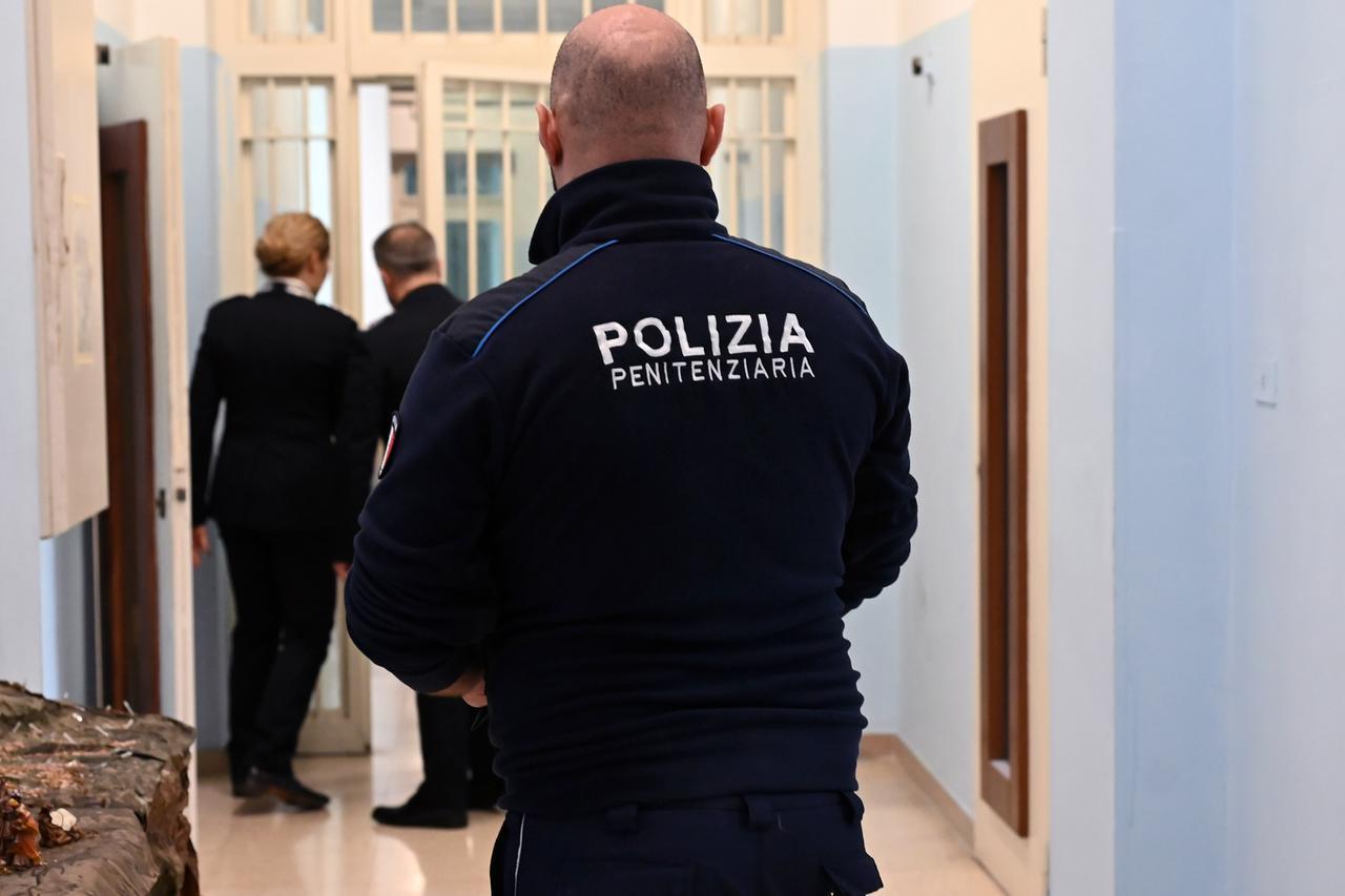 Al via il concorso per la Polizia penitenziaria da 3.350 posti: ecco i requisiti e come funziona il test