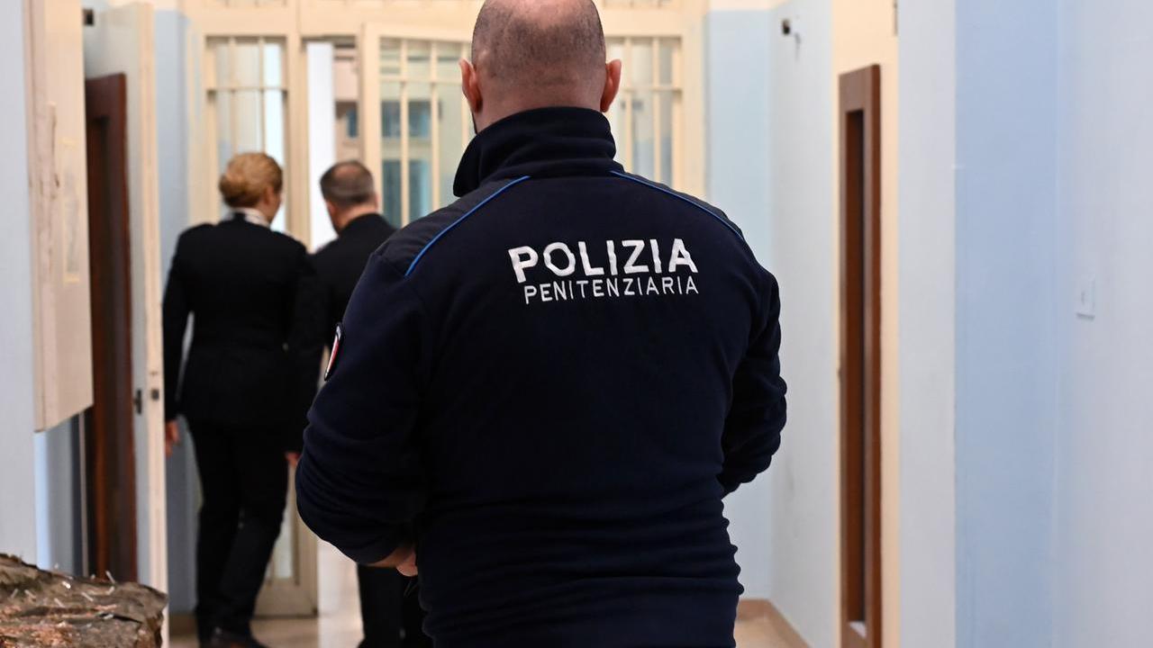 Al via il concorso per la Polizia penitenziaria da 3.350 posti: ecco i requisiti e come funziona il test