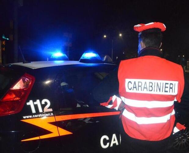 
	Una pattuglia dei carabinieri (in una foto di archivio)

