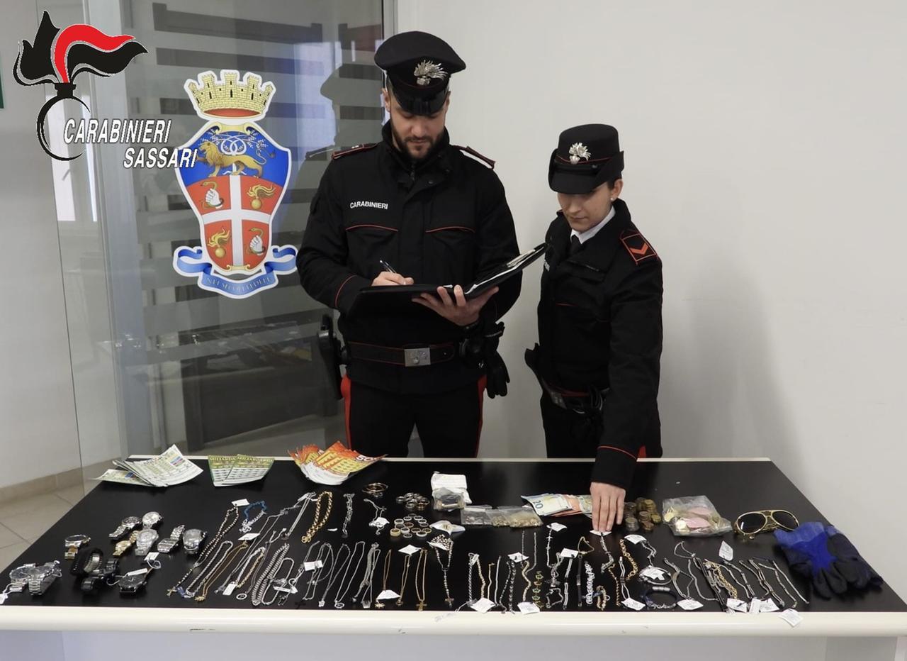 Spaccate nella notte ai danni di due negozi: denunciato un uomo