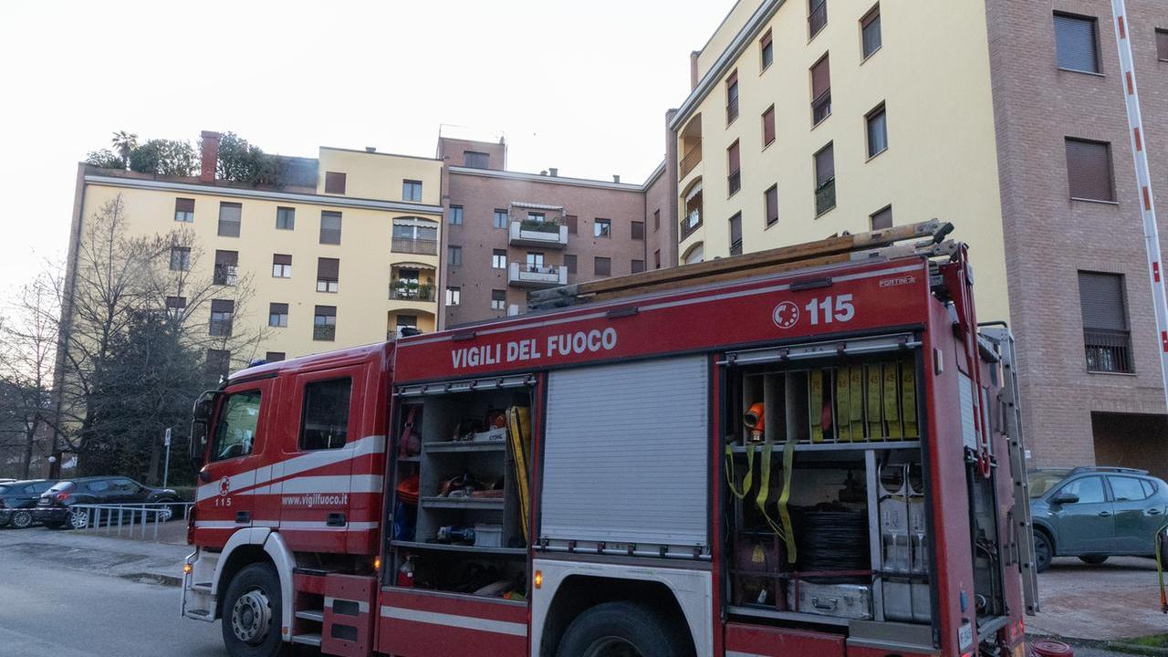 I vigili del fuoco sul luogo dell'incendio