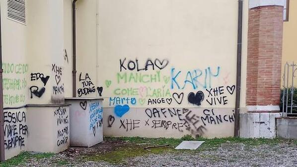 Porcari, scritte per Xhesika, il sindaco: «Il dolore c’è, ma non giustifica»<br type="_moz" />