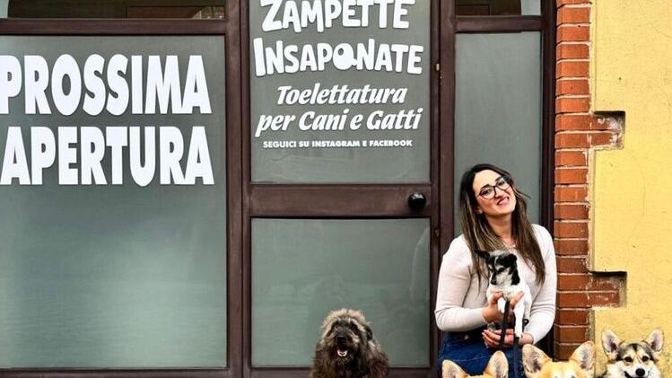 Lascia il posto fisso per realizzare il suo sogno: «Un negozio per gli amici a quattro zampe»