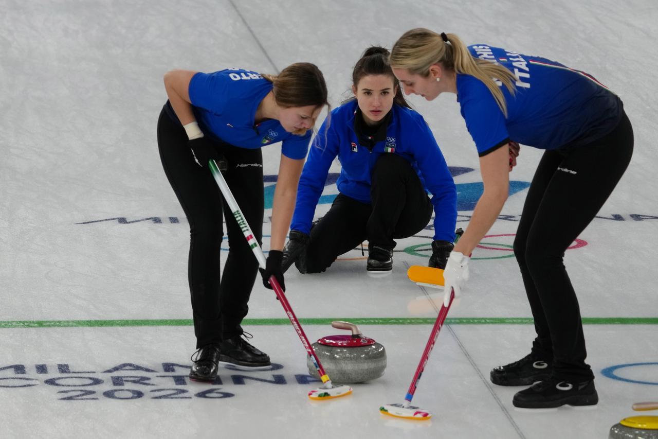 Milano Cortina, tutte le gare di oggi: dal curling al pattinaggio di velocità, orari e dove vedere gli azzurri