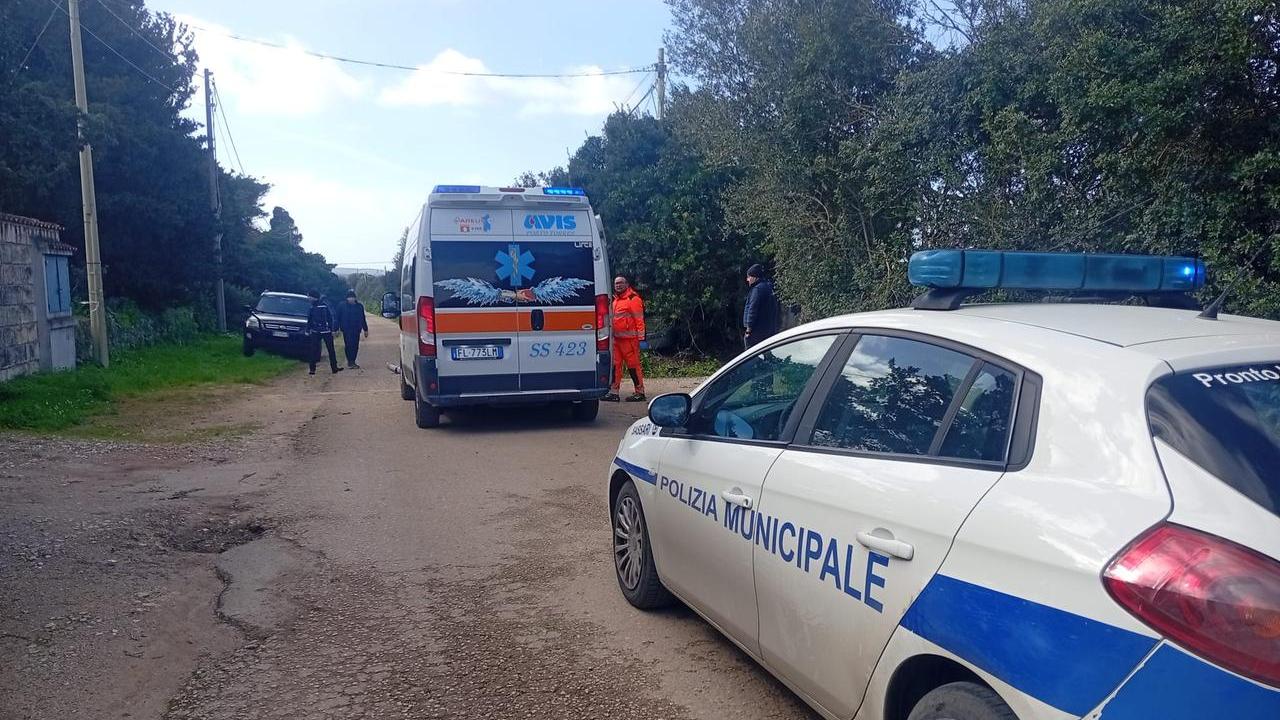 Sassari, ha un malore alla guida e si schianta con l’auto contro un palo dell’elettricità