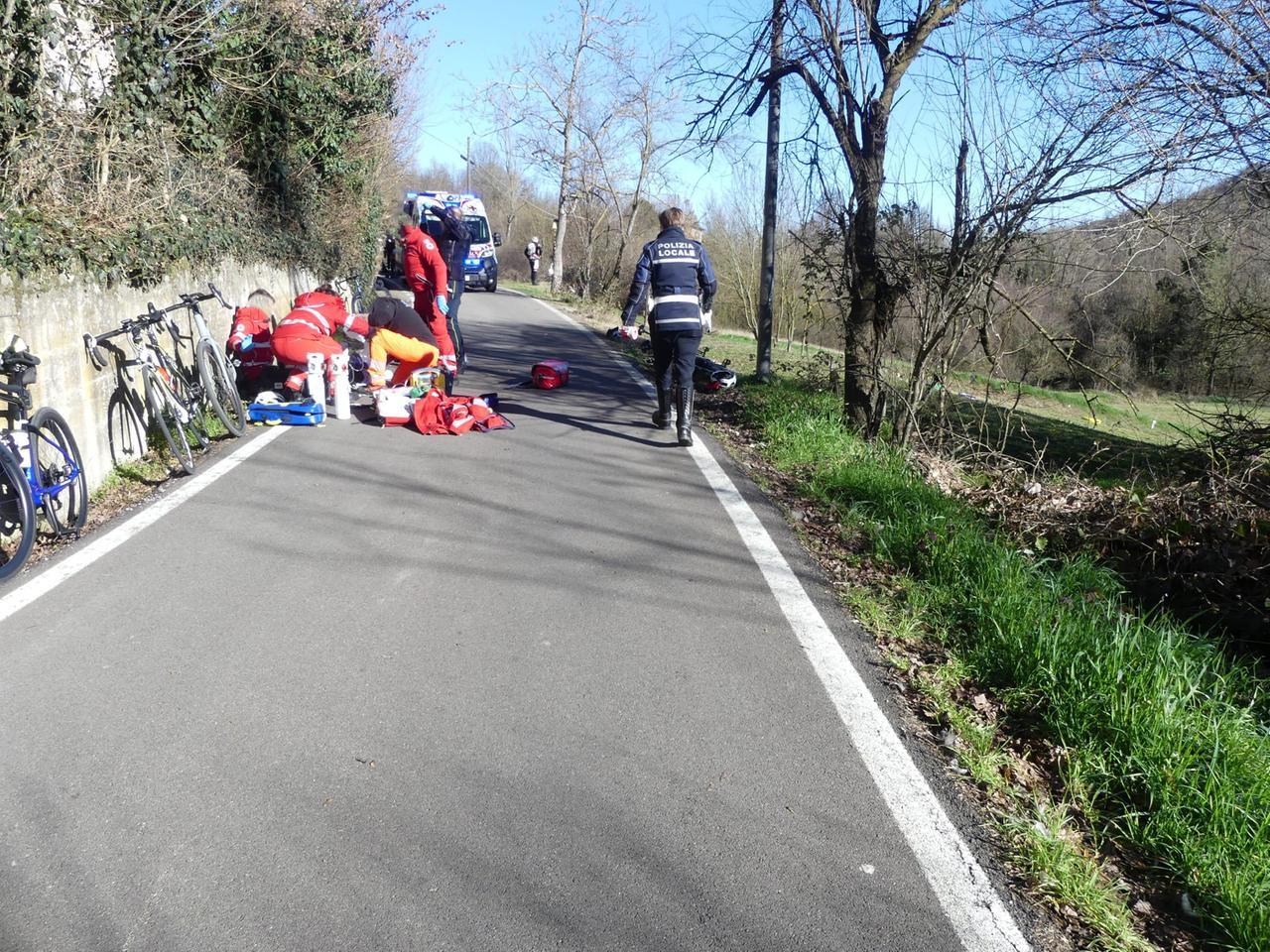 Cade dalla bici a Rondinara dopo aver investito una gallina, muore un uomo di 75 anni