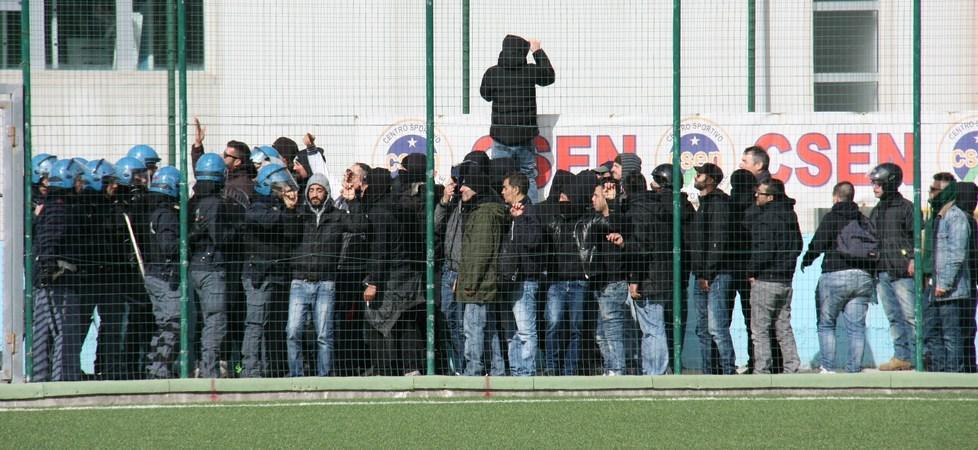Sassaiola contro i tifosi dell’Olbia, ultrà della Torres indagati 