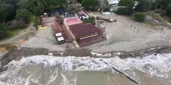 Lidi, il mare divora la spiaggia: si studiano le contromosse
