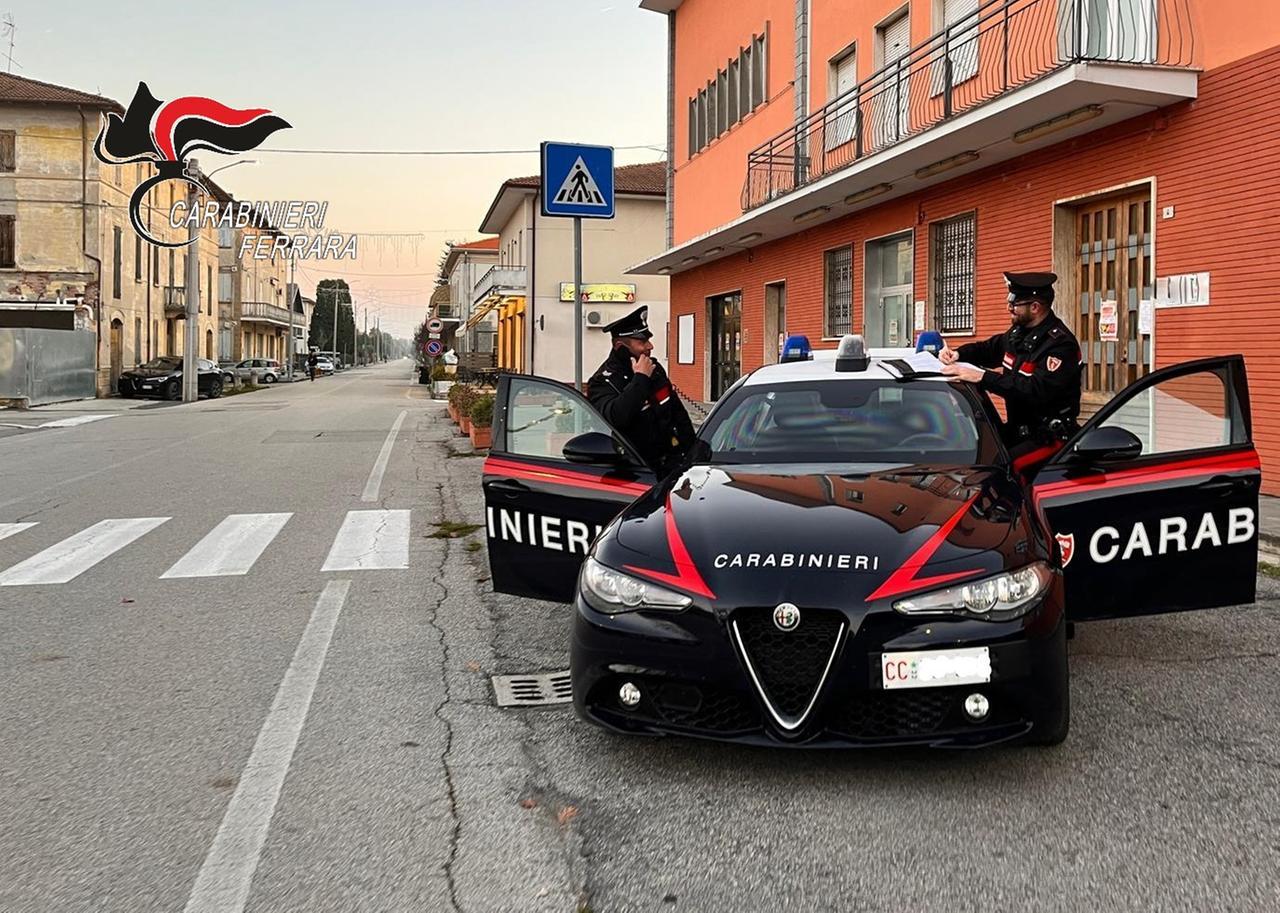 Cento, operatrici di comunità aggredite per un bancomat: arrestati due minori
