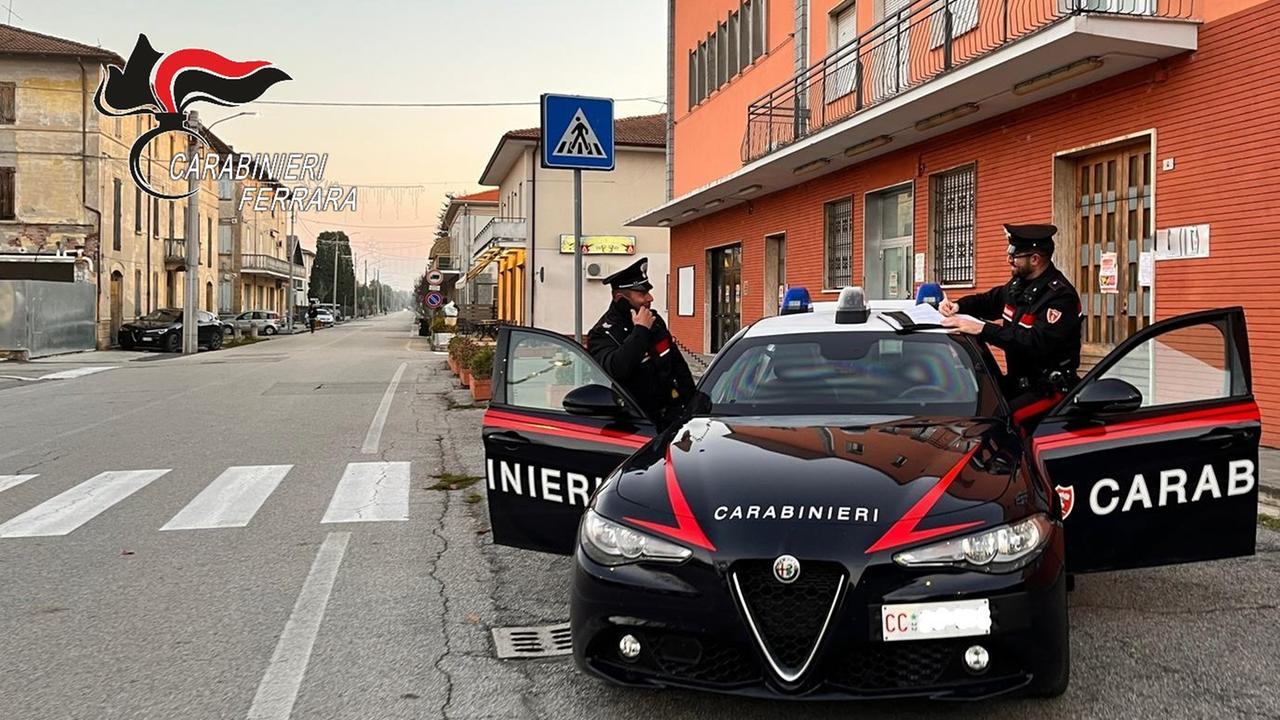 Cento, operatrici di comunità aggredite per un bancomat: arrestati due minori