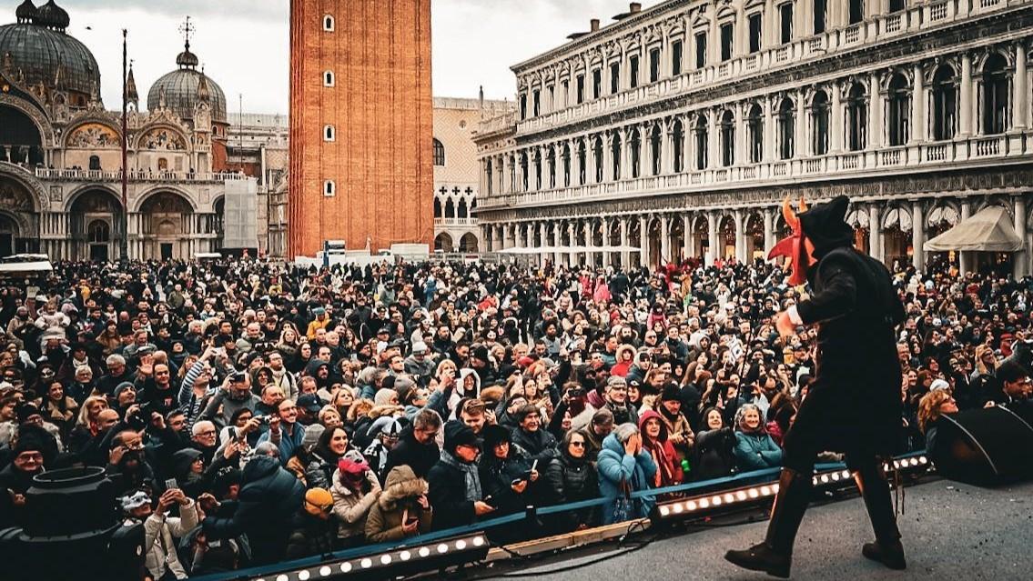 I riti di Su Bundhu incantano Venezia – le spettacolari immagini da piazza San Marco