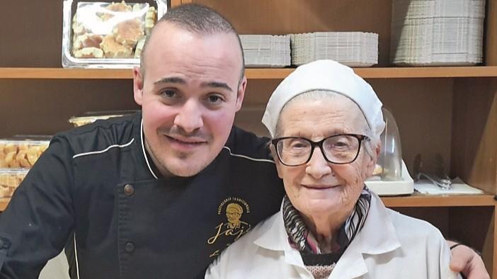 La sfida di Luca Altea, torna dall’estero e rileva la pasticceria della nonna: «Lei è bionica, ora fa i dolci con me»