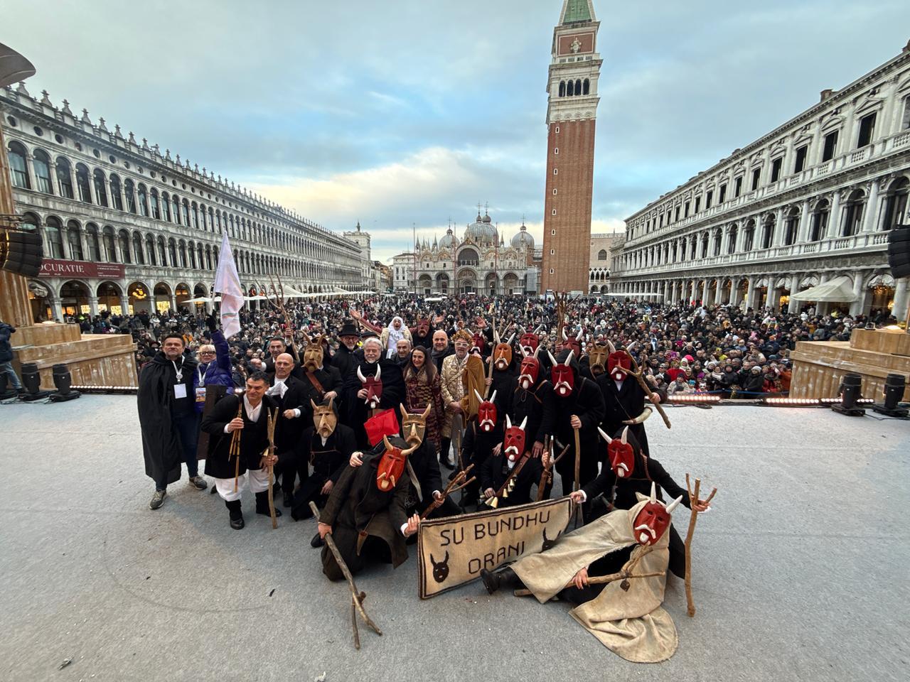
	Il gruppo di Su Bundhu di Orani in piazza San Marco a Venezia

