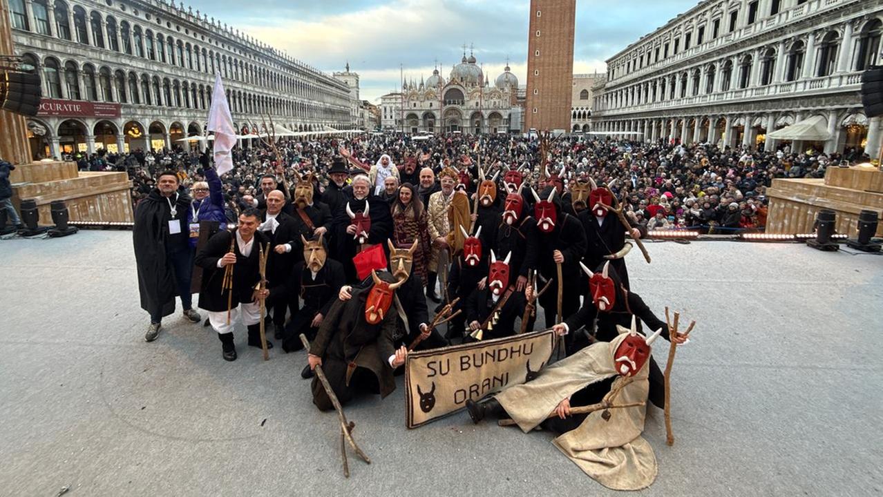 Il gruppo di Su Bundhu di Orani in piazza San Marco a Venezia