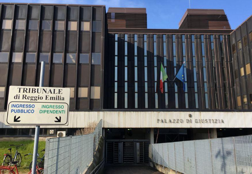 Terrorizza tre donne a Novellara: condannato, è libero. L’appello: «Fermatelo, è pericoloso»