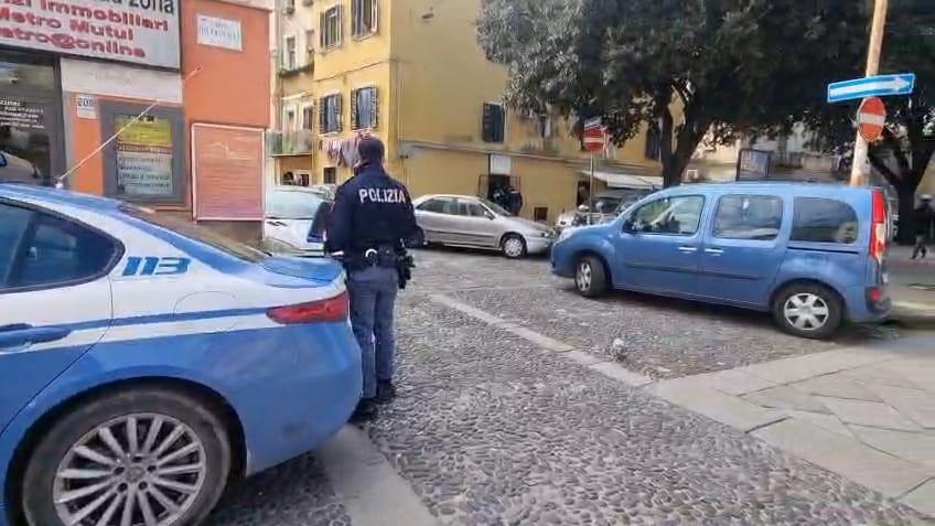 La polizia sul luogo dell'inseguimento <em><strong> (foto Mauro Chessa)</strong></em>
