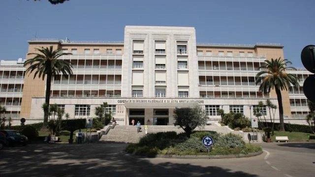 Monaldi, comitato esperti dice no al secondo trapianto di cuore: «Condizioni del bimbo non compatibili»