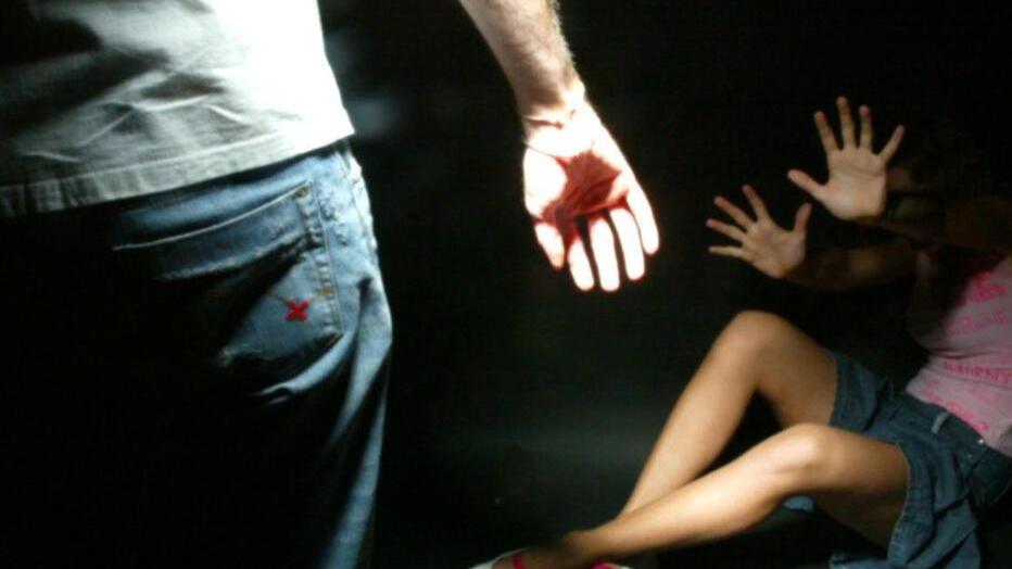 Ferrara, offriva droga a una ragazzina in cambio di prestazioni sessuali