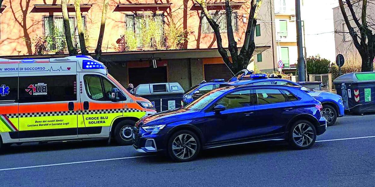 Studenti picchiati fuori da scuola: arrivano polizia e ambulanza
