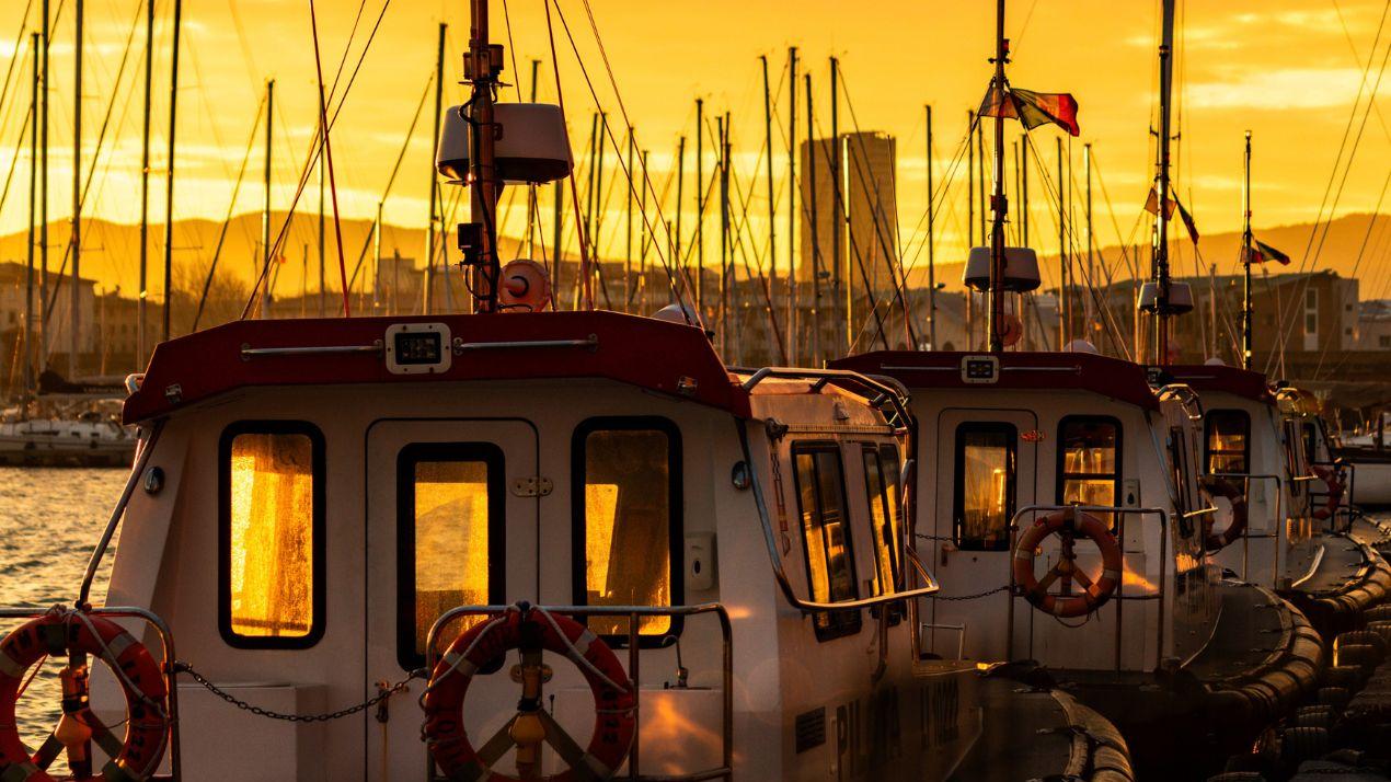 L’alba sul porto di Livorno. Grazie a Oscar Stasi