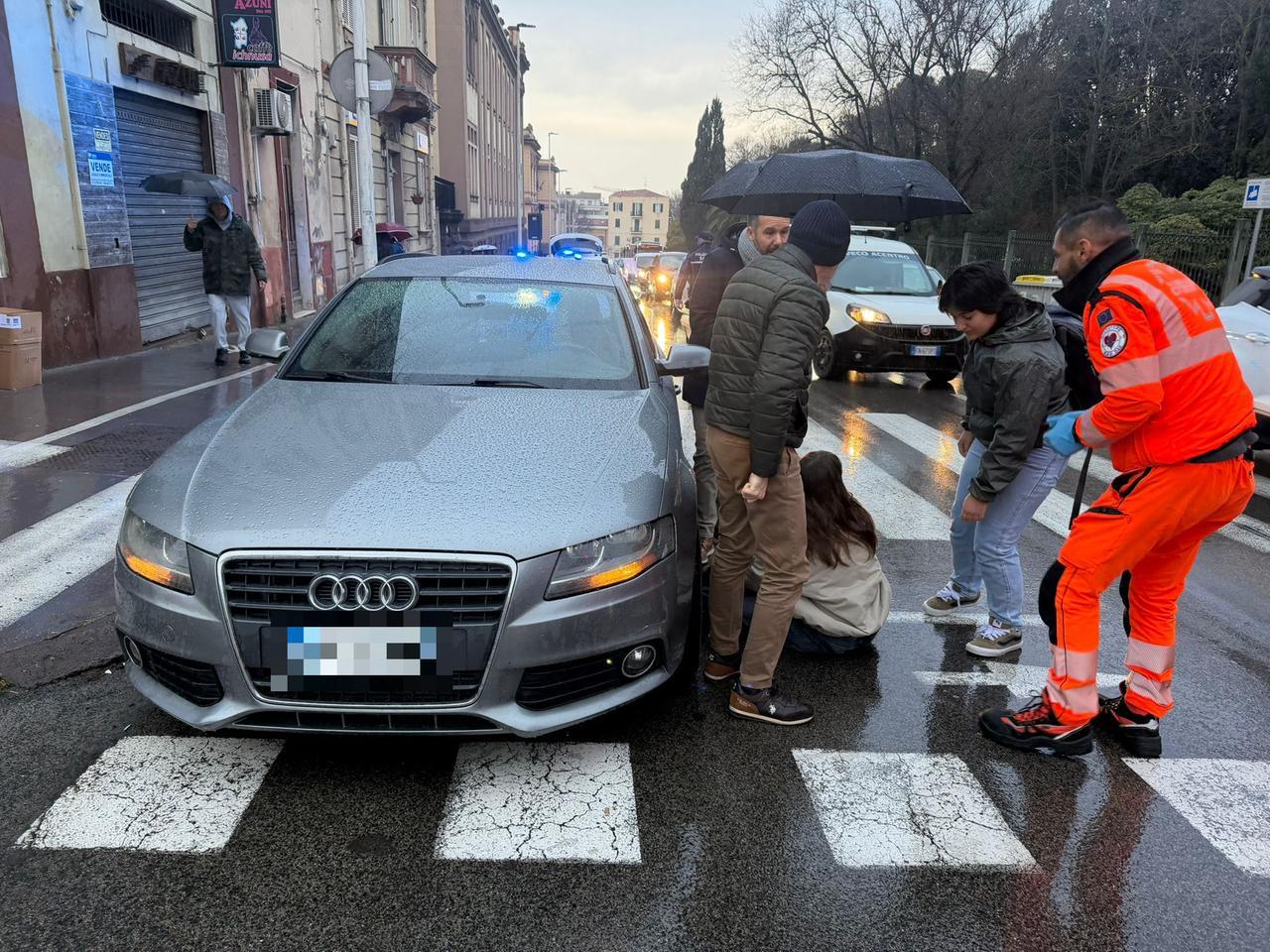 Sassari, studentessa travolta da un’auto sulle strisce pedonali