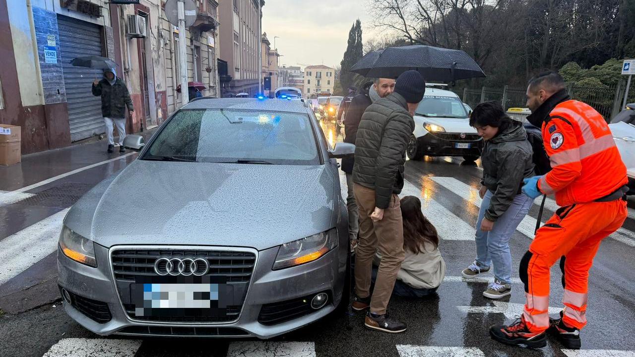 Sassari, studentessa travolta da un’auto sulle strisce pedonali