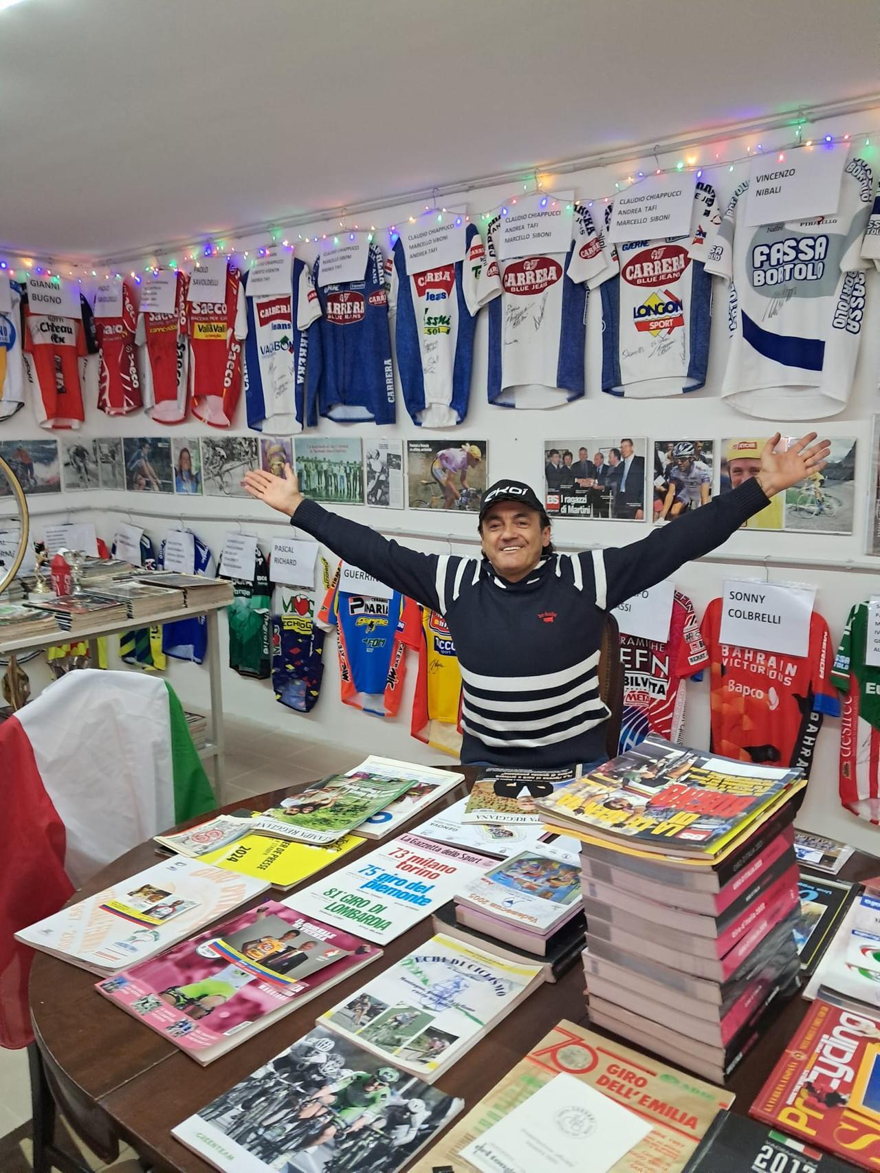 Dalla maglia di Saronni alla racchetta firmata da Federer: la collezione di Claudio Cattani è diventato museo dedicato allo sport