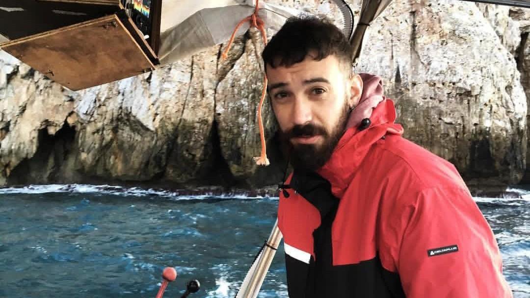 Elia di Buggerru: «Sono un pescatore social e mostro la vita lenta in mare. La pesca sostenibile è il futuro»