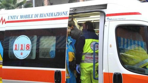 Un'ambulanza (foto d'archivio)