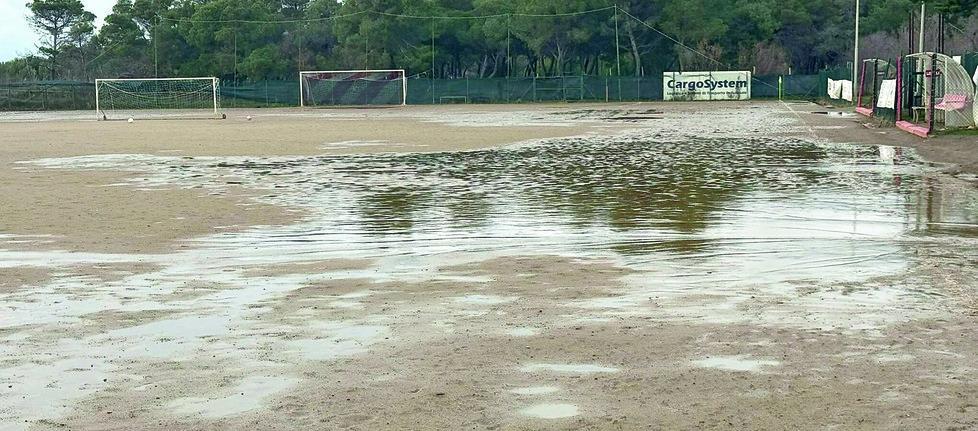 
	Il campo del Vada calcio allagato

