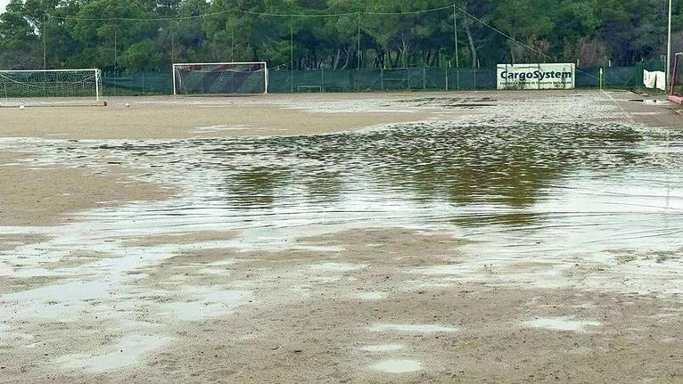 Il campo del Vada calcio allagato