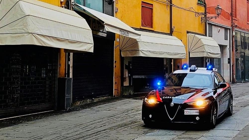 Tenta di rubare superalcolici a Ferrara, arrestato un 30enne