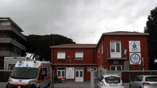 L'esterno della sede della Pubblica Assistenza a Marina di Carrara (foto Claudio Cuffaro)