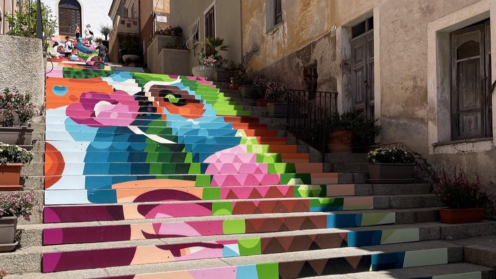 La scalinata più fotografata di Instagram si rinnova, artisti al lavoro: ecco come sarà