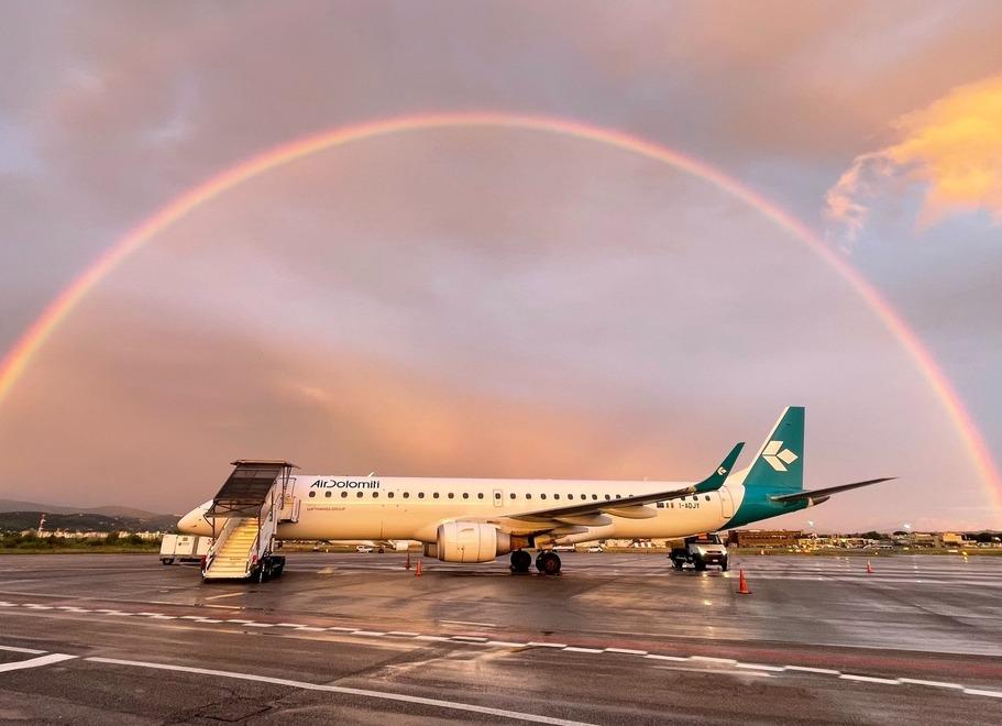 
	Un arcobaleno sulla pista di Peretola (foto: Toscana Aeroporti)

