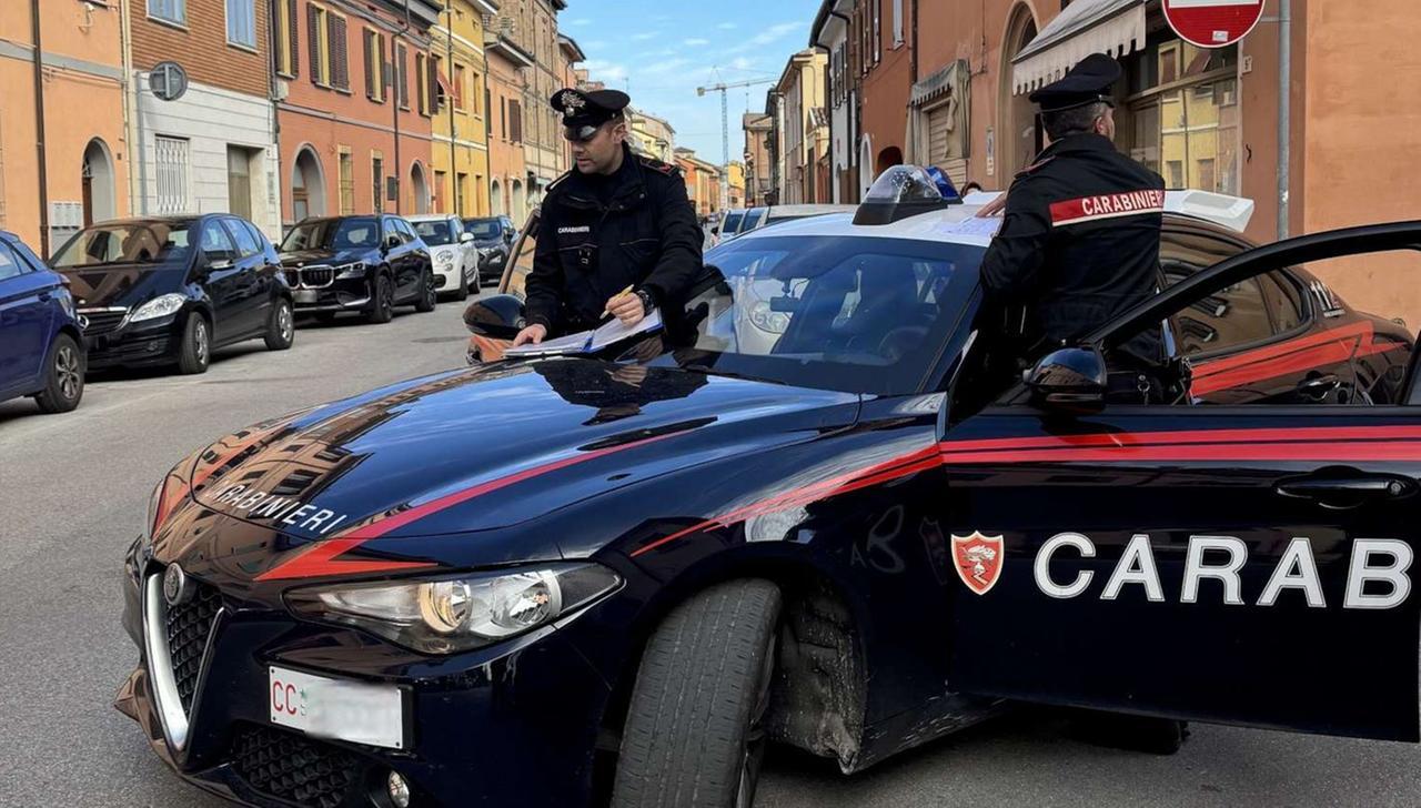 Cento, a spasso nonostante gli arresti domiciliari: arrestato