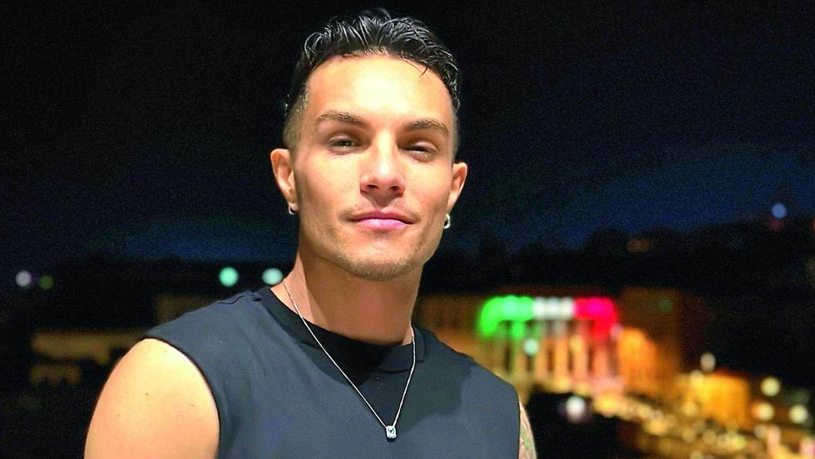 Marco Carta si racconta: «Vincendo Sanremo ho rotto il sistema, Maria De Filippi mi ha cambiato la vita»