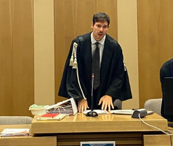 La frusta perché si oppone a una seconda moglie: il giudice gli ritira il passaporto