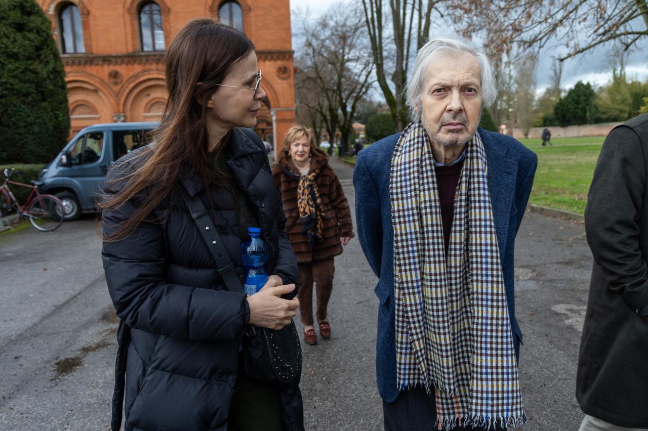 Ferrara abbraccia Vittorio Sgarbi e l’opera di Avanzi