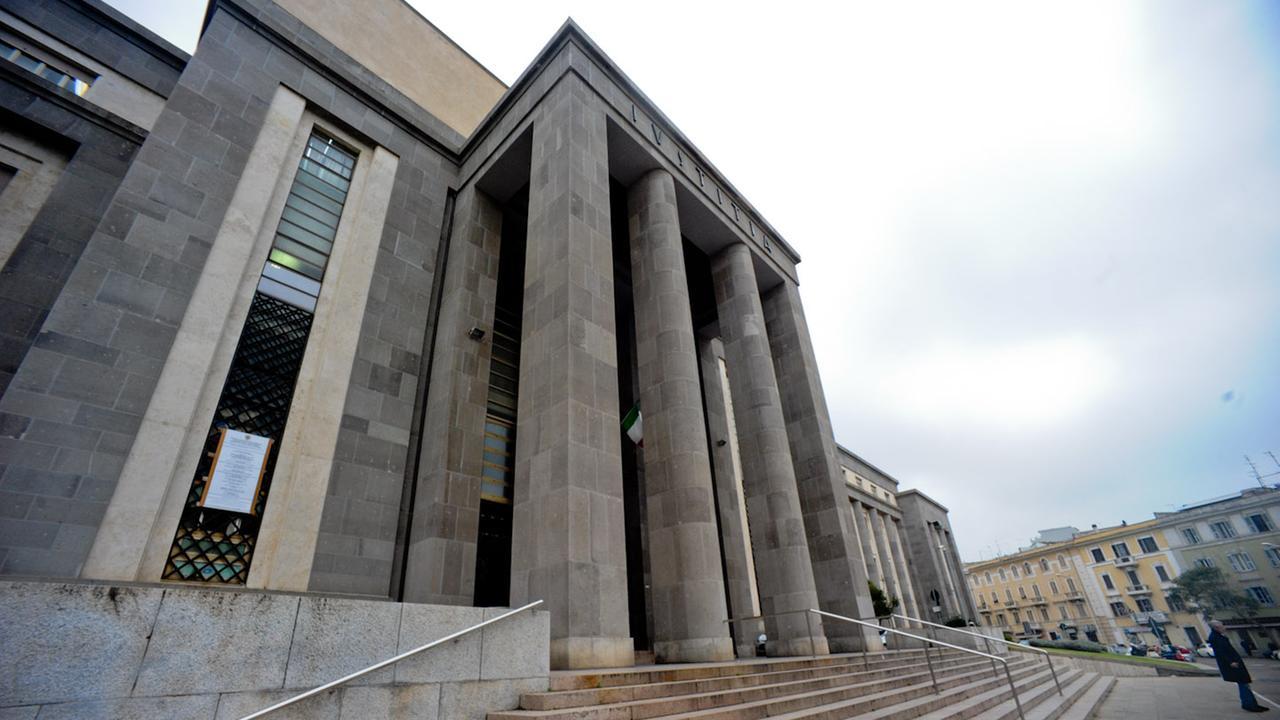 La gogna mediatica, il suicidio: in 4 prosciolti dal gup. Insulti social, nessun nesso con la morte: c’è il rinvio a giudizio per diffamazione